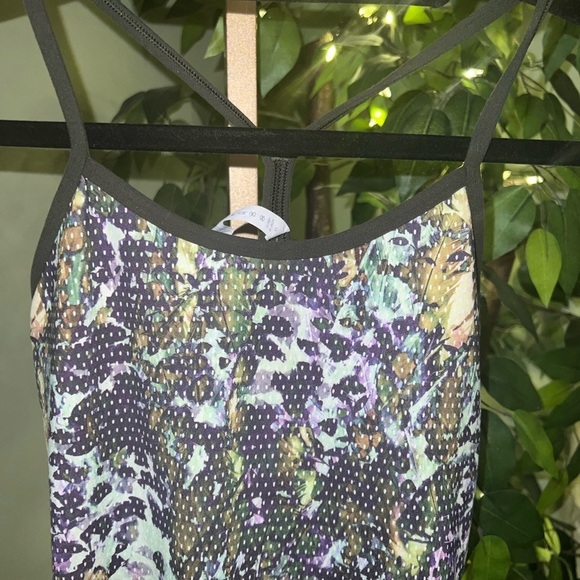 LULULEMON Power Y Floral Tank in Gator Green Size 4 - Picture 5 of 9